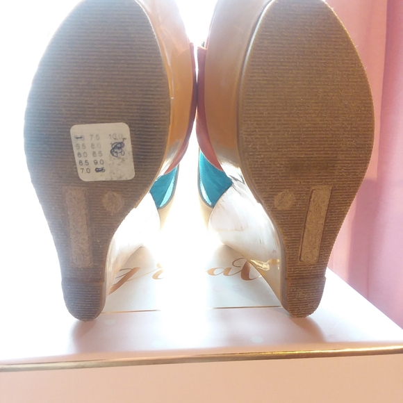 Multicolored Wedges - Picture 5 of 6
